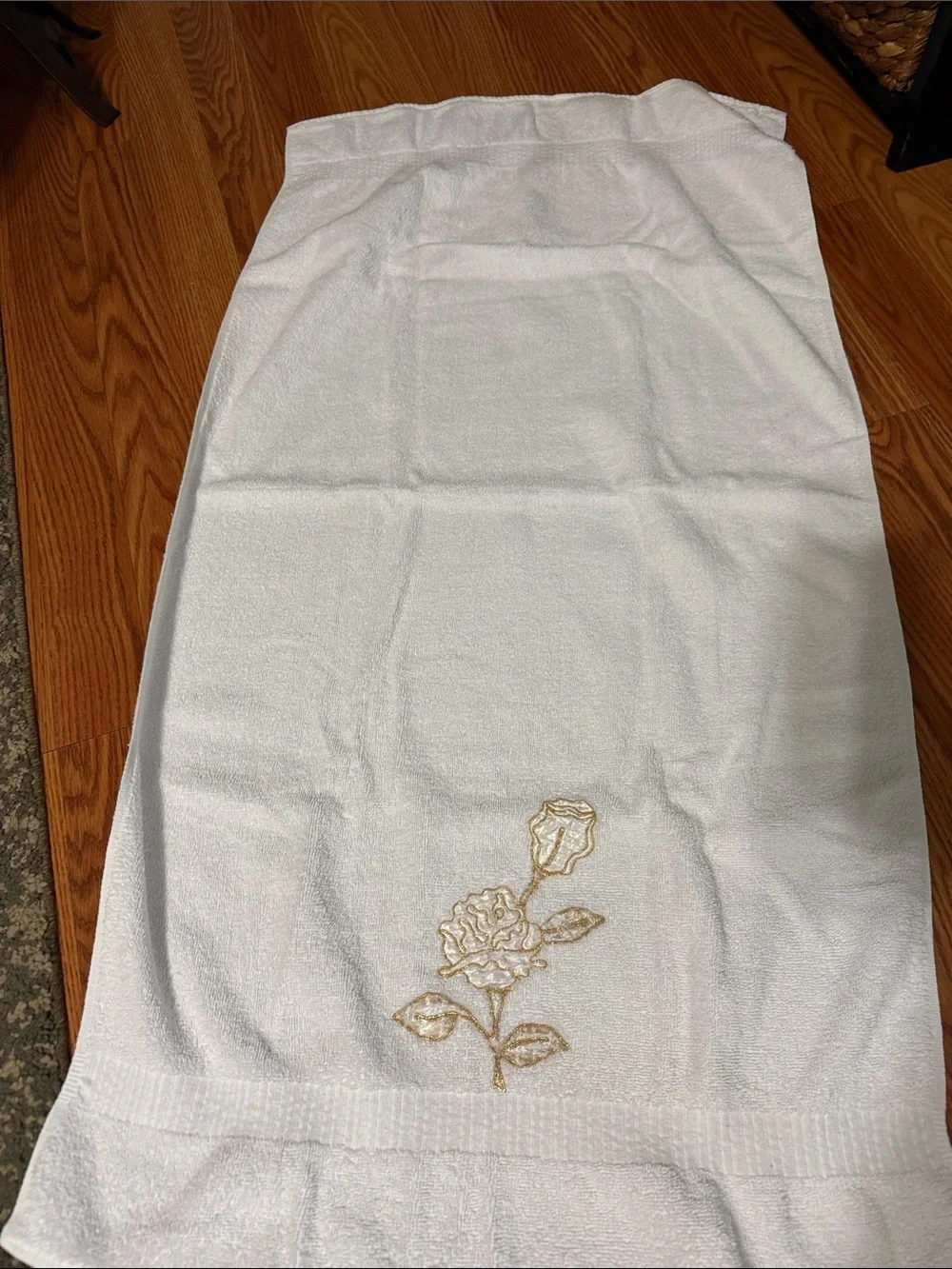 Consuela White Bath Towel Set with Gold Rose Embroidery